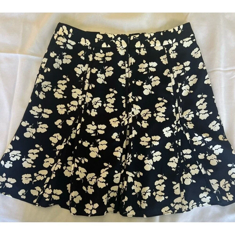 Ann Taylor Pleated Trumpet Skirt Sz 8 Navy with White Floral Lined - Picture 6 of 9